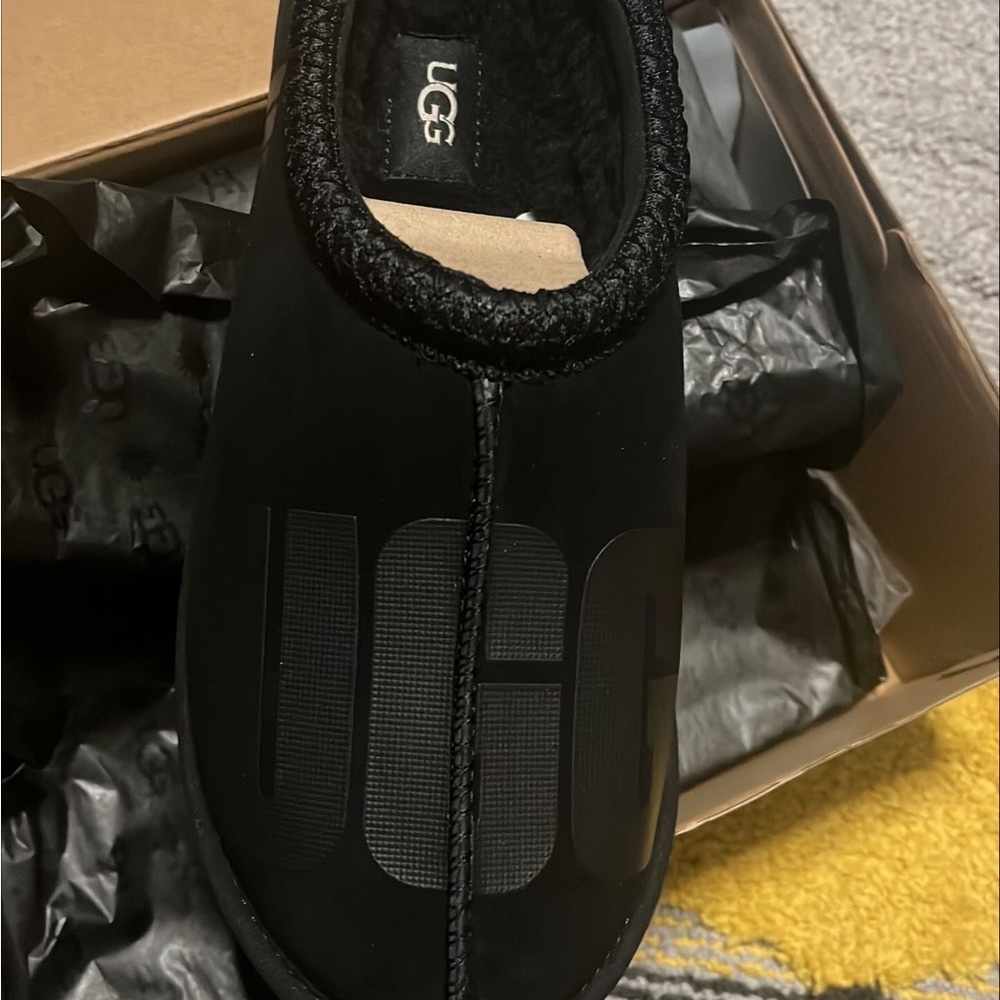 New in Box, Never Worn, Tasman Scatter Graphic, Black, Size 11